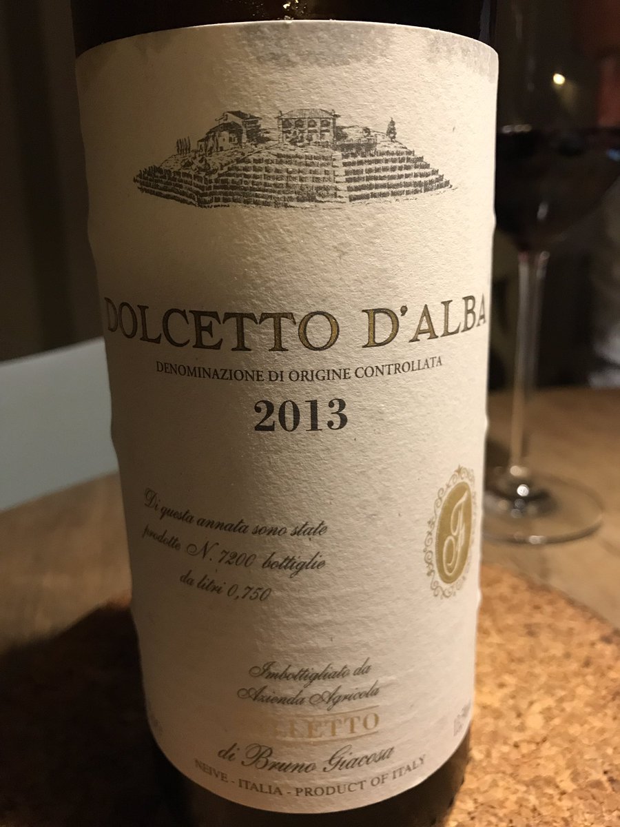 #brunogiacosa #falletto #dolcetto #alba Great nose, black fruits, coffee, bay leaf. Slightly chilled...👍🏻love it