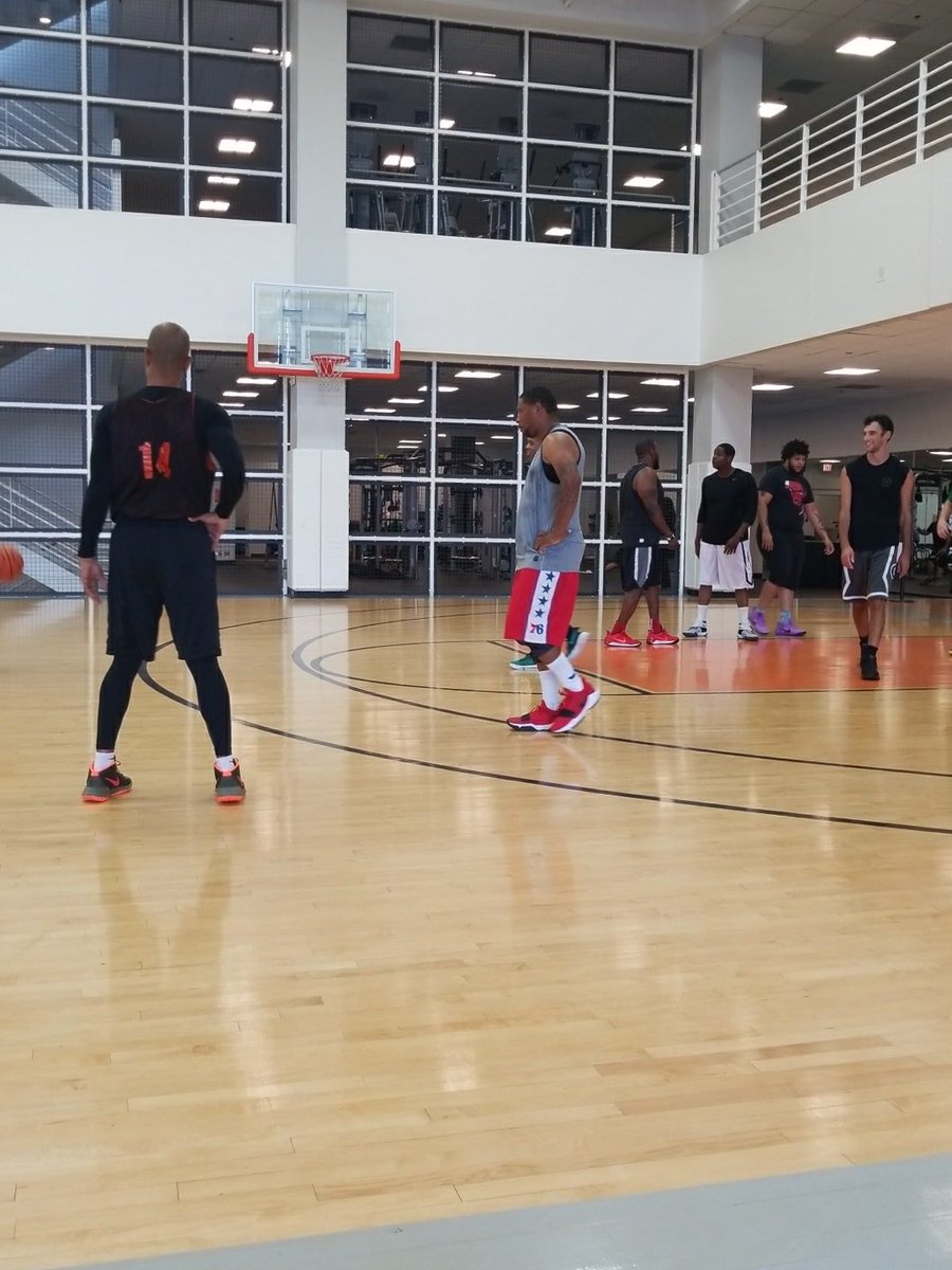 stayhumble's tweet photo. 6-0 #BlessBuckets is in the building! https://t.co/MnmLOwi1j1
