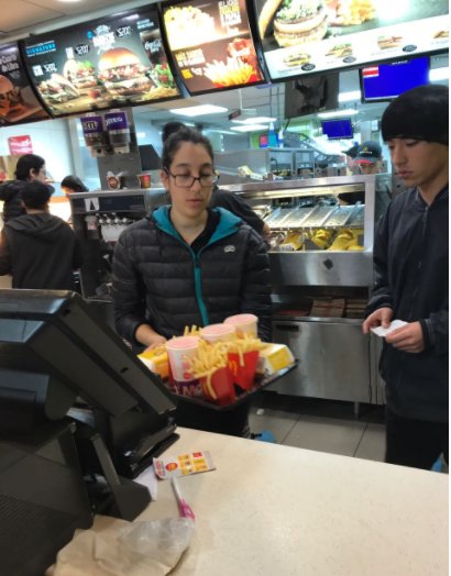 gaseymou's tweet photo. @McDonalds_Cl Tengo un problema de una boleta ¡Hace muchos días quedaron en retornar mi dinero, y aún no tengo respuesta! ¿A quién llamo? https://t.co/sFEOE8cEN7
