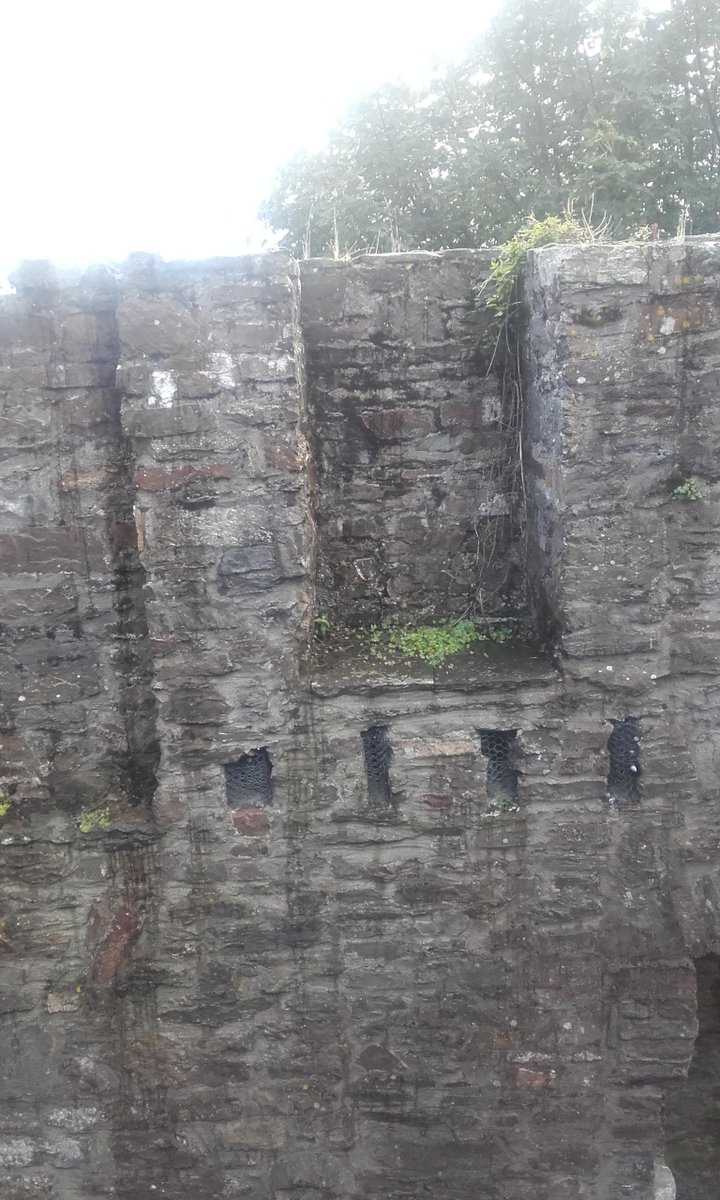 ULHistorySoc's tweet photo. Pics from in &amp; around Desmond Castle in #Kinsale #Cork; in 1497 Earl Maurice was granted the right to 1 wine cask per shipment by Henry VII. https://t.co/17xY1Qa9Uu