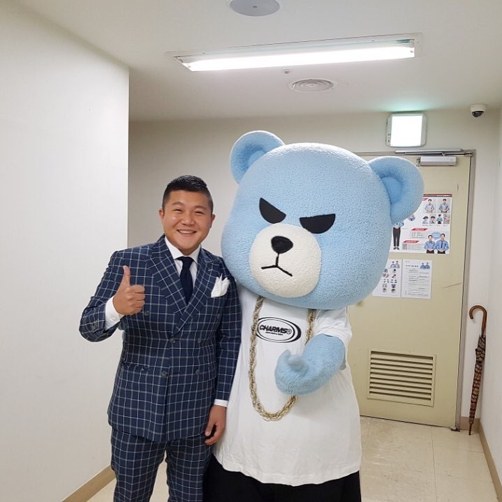 krunk_official's tweet photo. The most busiest Korean star. 
#chosaeho
#KRUNK #크렁크 #조세호 #chosaeho #누구요? #모르는데어떻게���요 #양배추 #블랙핑크팬미팅 #blackpinkfanmeeting https://t.co/iQA1hZ49Ad