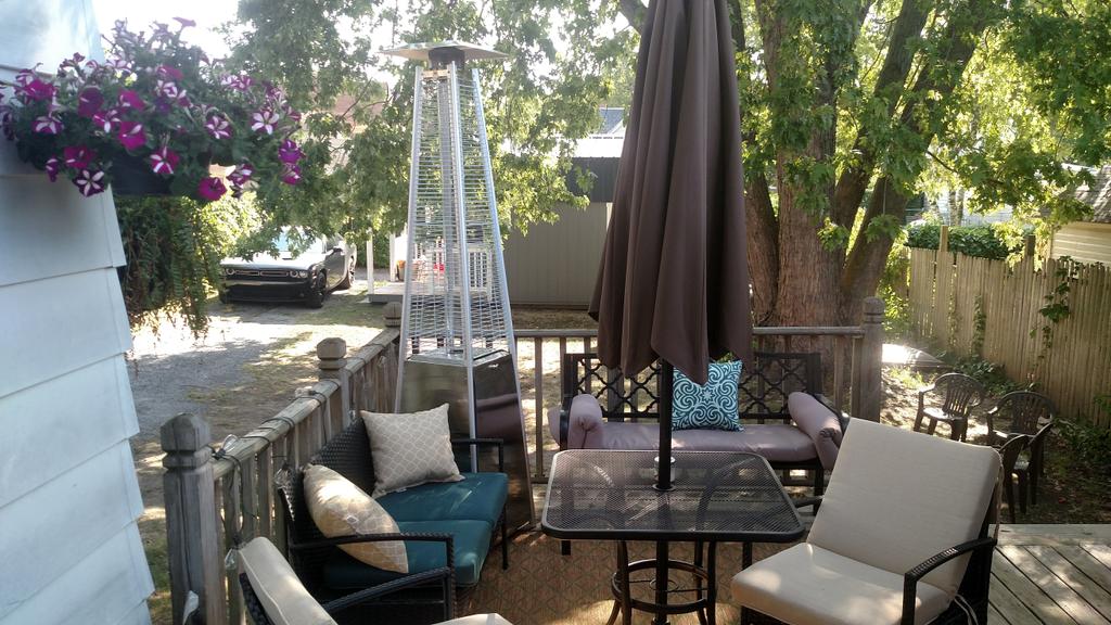 DavanGerding's tweet photo. Calm porch lol https://t.co/cYt55vK27y