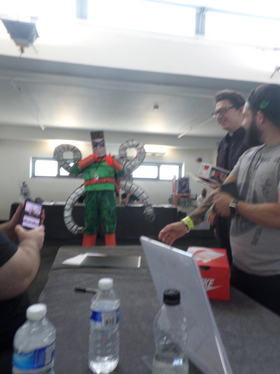 russell_payne's tweet photo. London Super Comiccon #LSCC2017 review #lscc #comiccon @lscomiccon @DanSlott @westonfront @Golby_mkII @bleedingcool https://t.co/5r1x5BNotR https://t.co/WNSMueQOaU