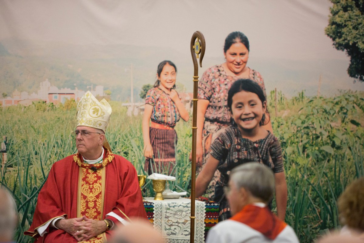 theleavenkc's tweet photo. A few of our favorite shots from Archbishop Naumann's Mass for @unboundorg staff members! https://t.co/XQSE9YtIWq