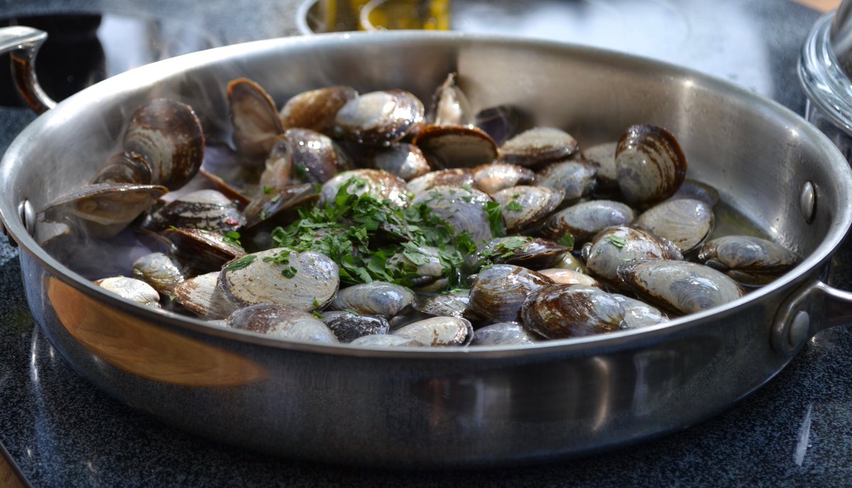 La splendide recette de spaghetti alle vongole de Luciano D'Orazio est sur notre site, gâtez-vous 👉bit.ly/2wjk9si