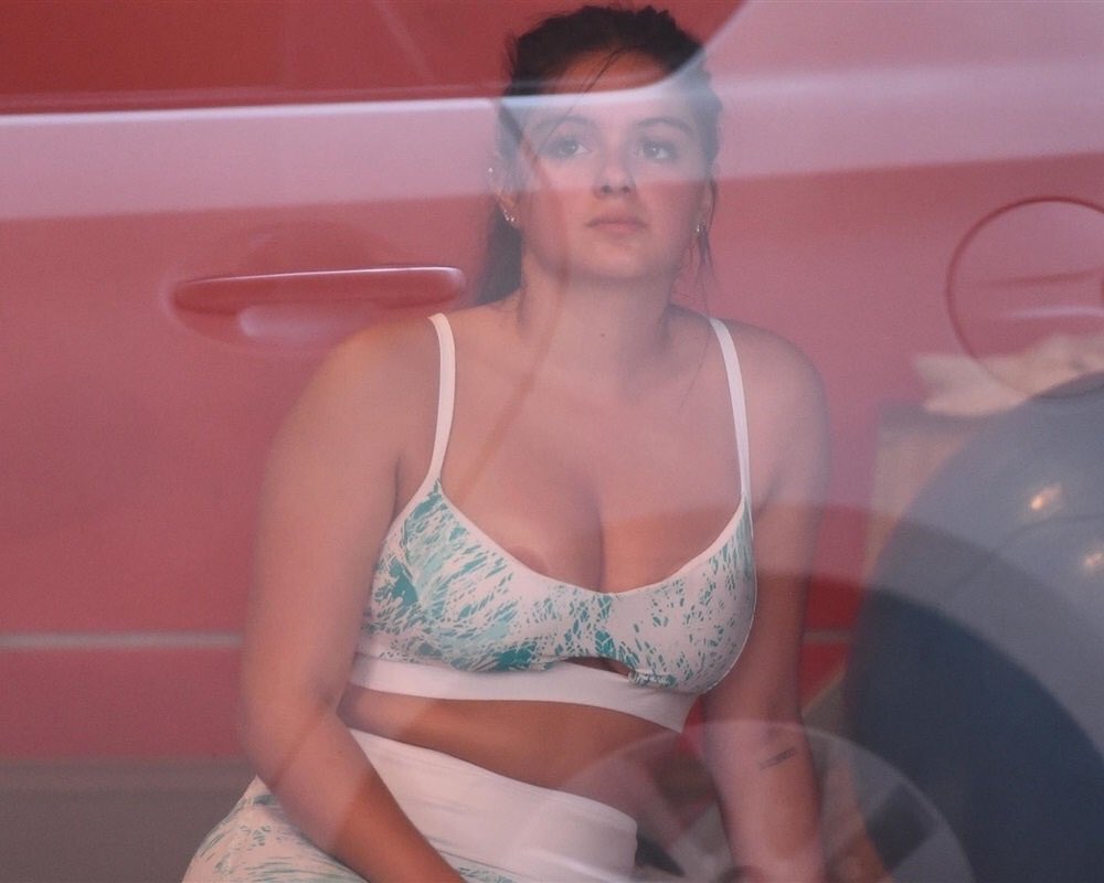 The Original Celebrity Photos on X: Ariel Winter nip slip 😍  t.cowSr0ZVpA0w  X