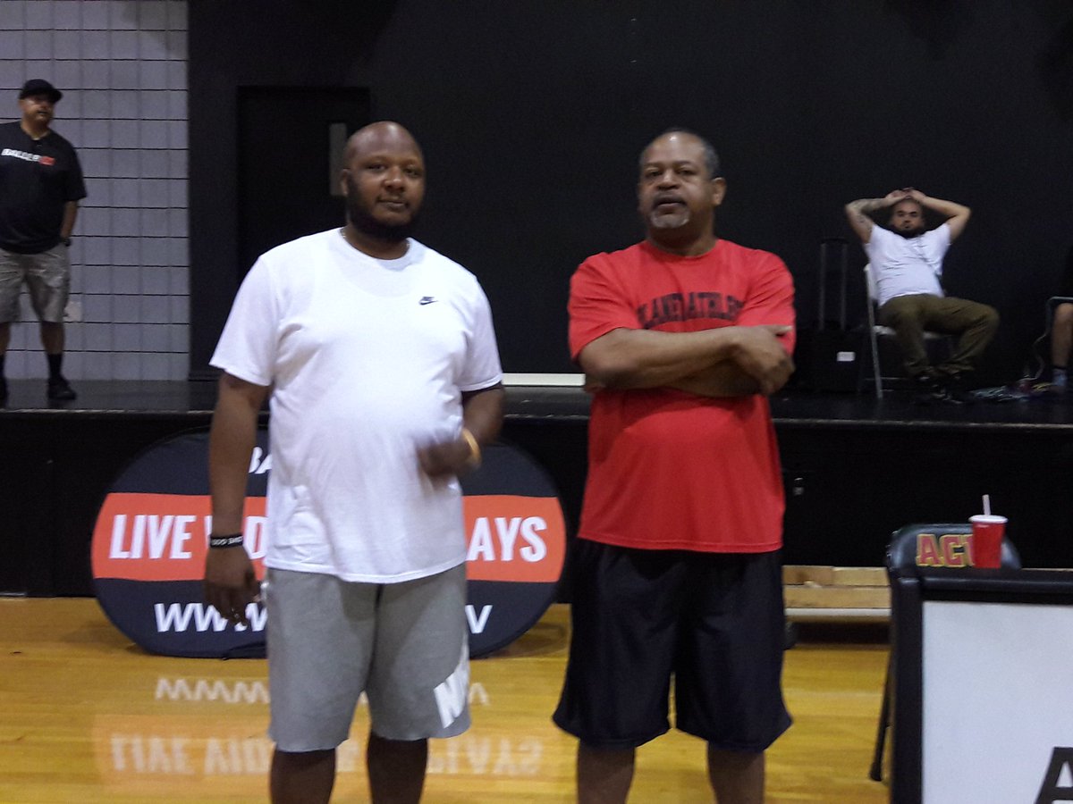 areacodes's tweet photo. Eric Bowman (Planet Athlete) & Coach Fornerette (Powerhouse) assist during the day #areacodesbasketball https://t.co/GzjsVU65vM