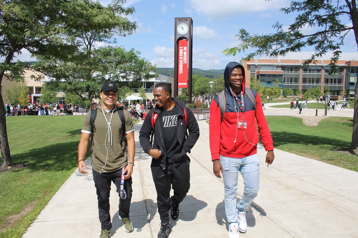 Frostburg State University on Twitter: "We're halfway through the first  week! Reason enough for these students to smile #BackToTheBurg  https://t.co/VHtgrTft6o" / Twitter