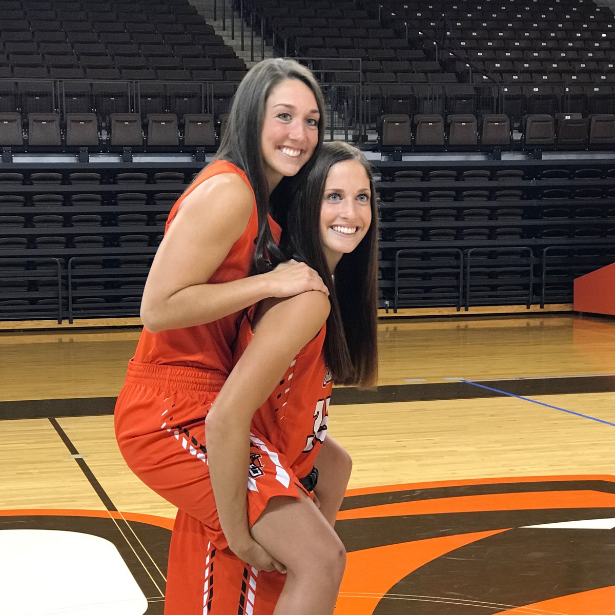 BGSUWBB's tweet photo. Picture Day! 📸😁 https://t.co/W2EepEddCX
