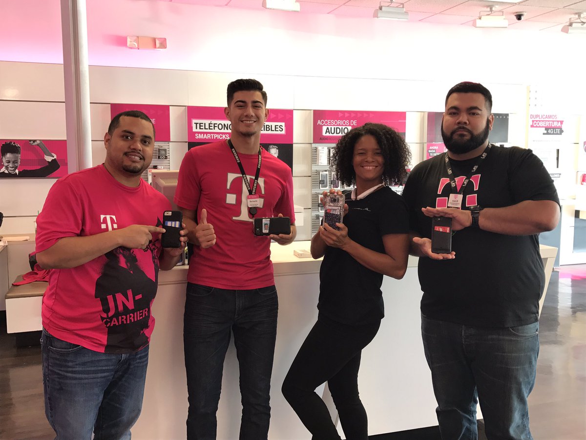 LombardySavages's tweet photo. Thank you Carla for always hooking us up with awesome cases and card holders! @CaseMate @LombardySavages @stephy1495 @Burbank55 https://t.co/HqBgpfSWWH