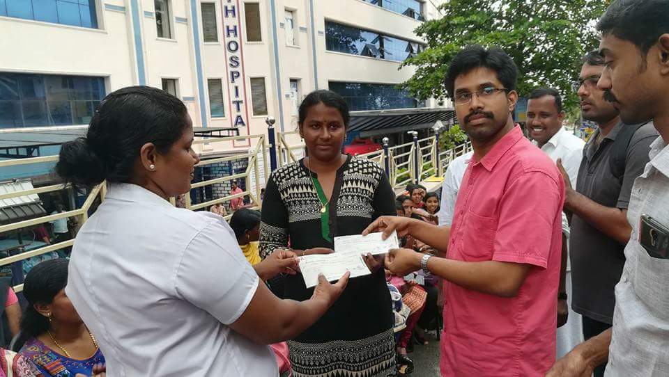 vcmofficialnews's tweet photo. ഭാരത് ആശുപത്രിയിൽ സമരം ചെയ്യുന്ന നേഴ്സുമാർക്ക് 5000 രൂപ വീതം ധനസഹായം ചെക്ക് മുഖേന UNA നൽകി..
#Support_Bharath_Kvm_Nurses_Strike https://t.co/ctkeANlZjA