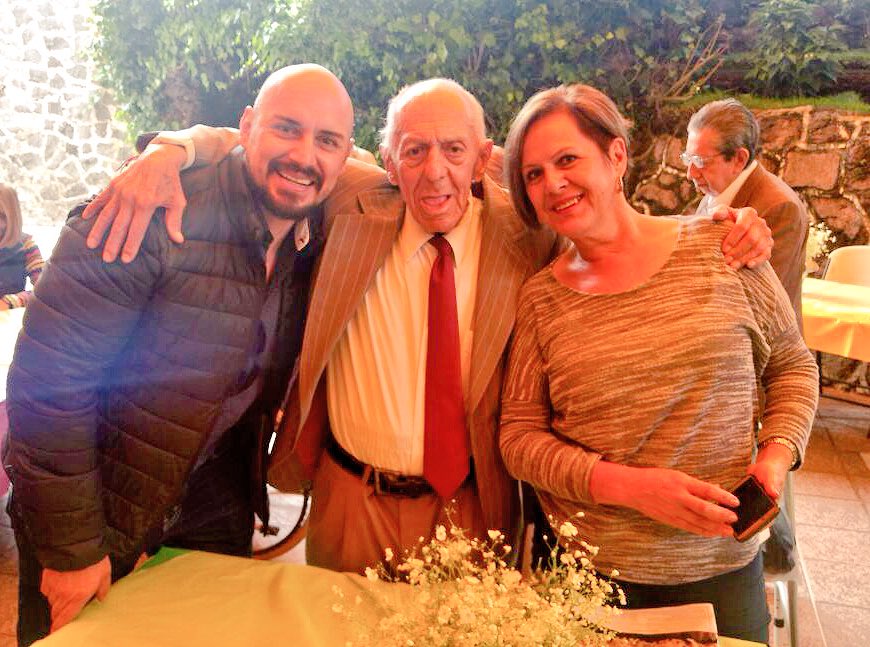 JAP_CDMX's tweet photo. ¡Gracias, #FernandaEnemi, @hardingjunior y @danras7007 por festejar #DíaDeLasPersonasMayores en Fundación de Ayuda a la Ancianidad, #IAP! https://t.co/C3kaSqzrWN