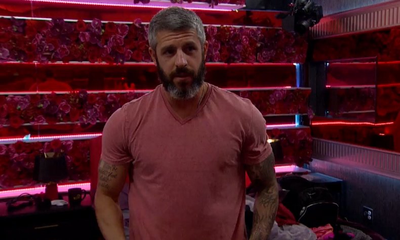 BB21Rewind's tweet photo. 12:22PM Matt trying on clothes - NO blue! - Live Feeds - #BBMaven #TeamMaven #BBLF #BB19 #MattUpdate https://t.co/RpvXKHAtVs
