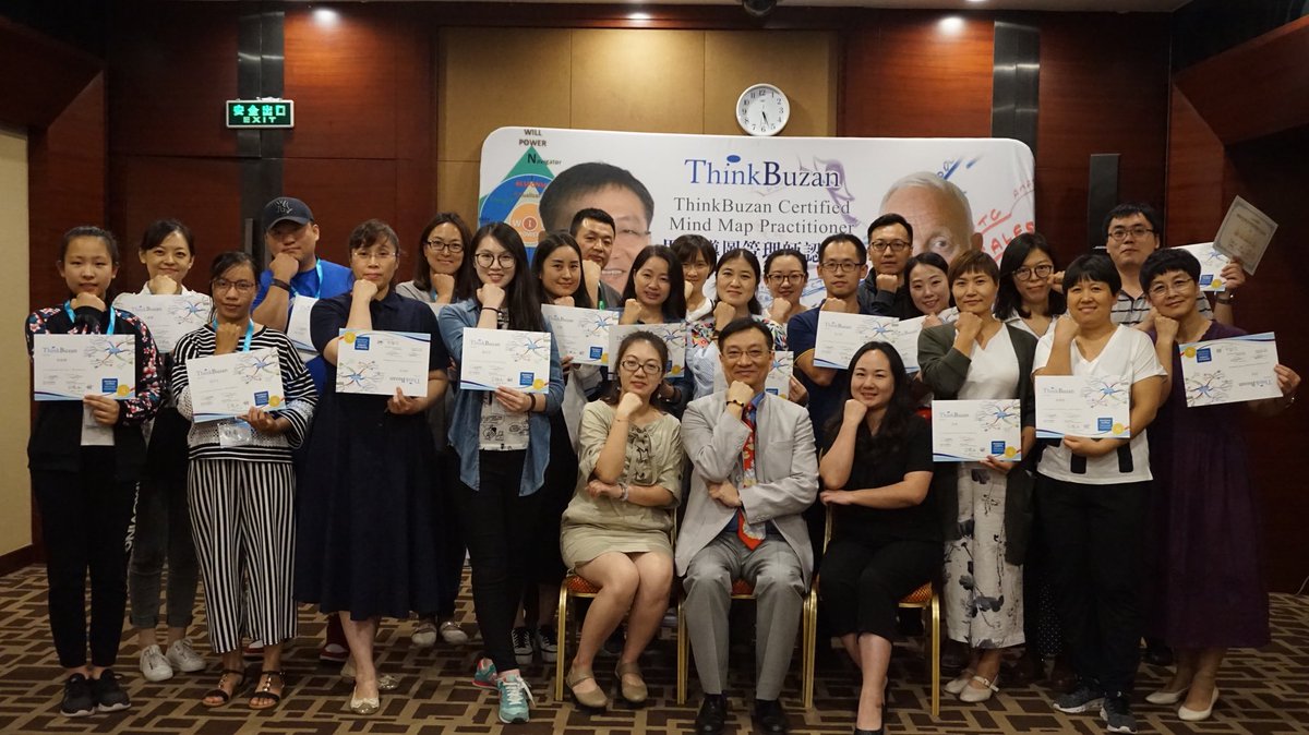 ChinaMindMap's tweet image. 2017-08-27, New batch of #MindMappers in #Beijing, same city the ever greatest first China TLI was held with @Tony_Buzan @GriffithsThinks