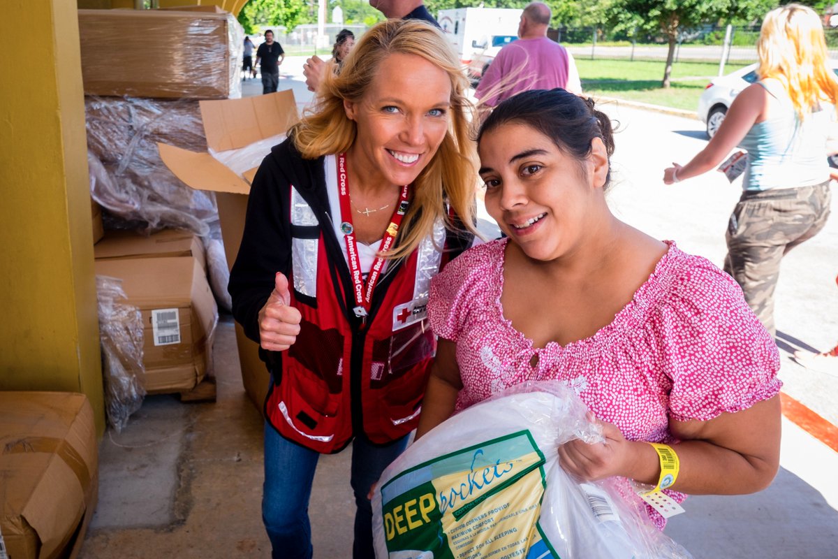 RedCross's tweet image. For the latest updates on volunteering for our #Harvey response and how to help now, visit rdcrss.org/2vKXIIV