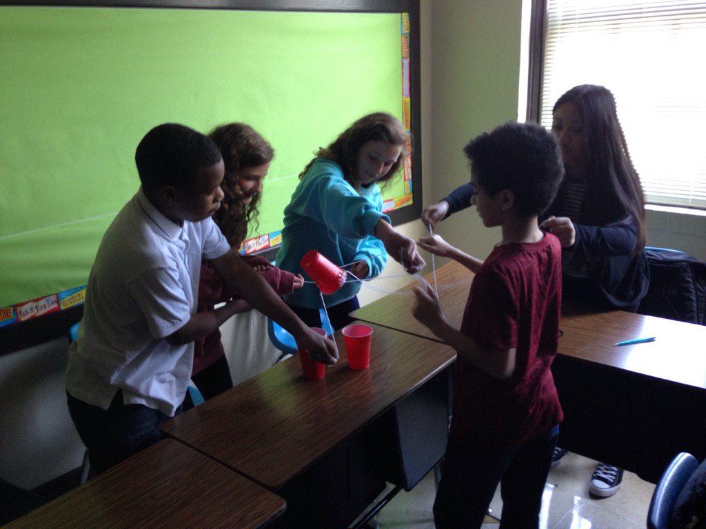 FMSTrojanPride's tweet photo. Students problem solving to accomplish a task! Beautiful! #RISEUpIn2018 https://t.co/iOp9iP5R19