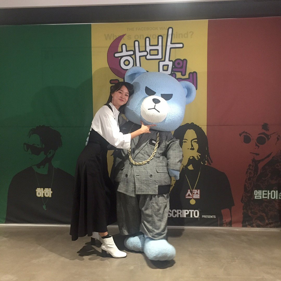 krunk_official's tweet photo. [한밤의 레게연애] with @hyoniikang and Auctioneer 손이천
Thanks for inviting me 
Yahman! Yahman!
#KRUNK #크렁크 #하하 #강승현 #손이천 #한밤의레게연예 #옥션 #경매 #야만 #레게 https://t.co/ICcQzXyFbE