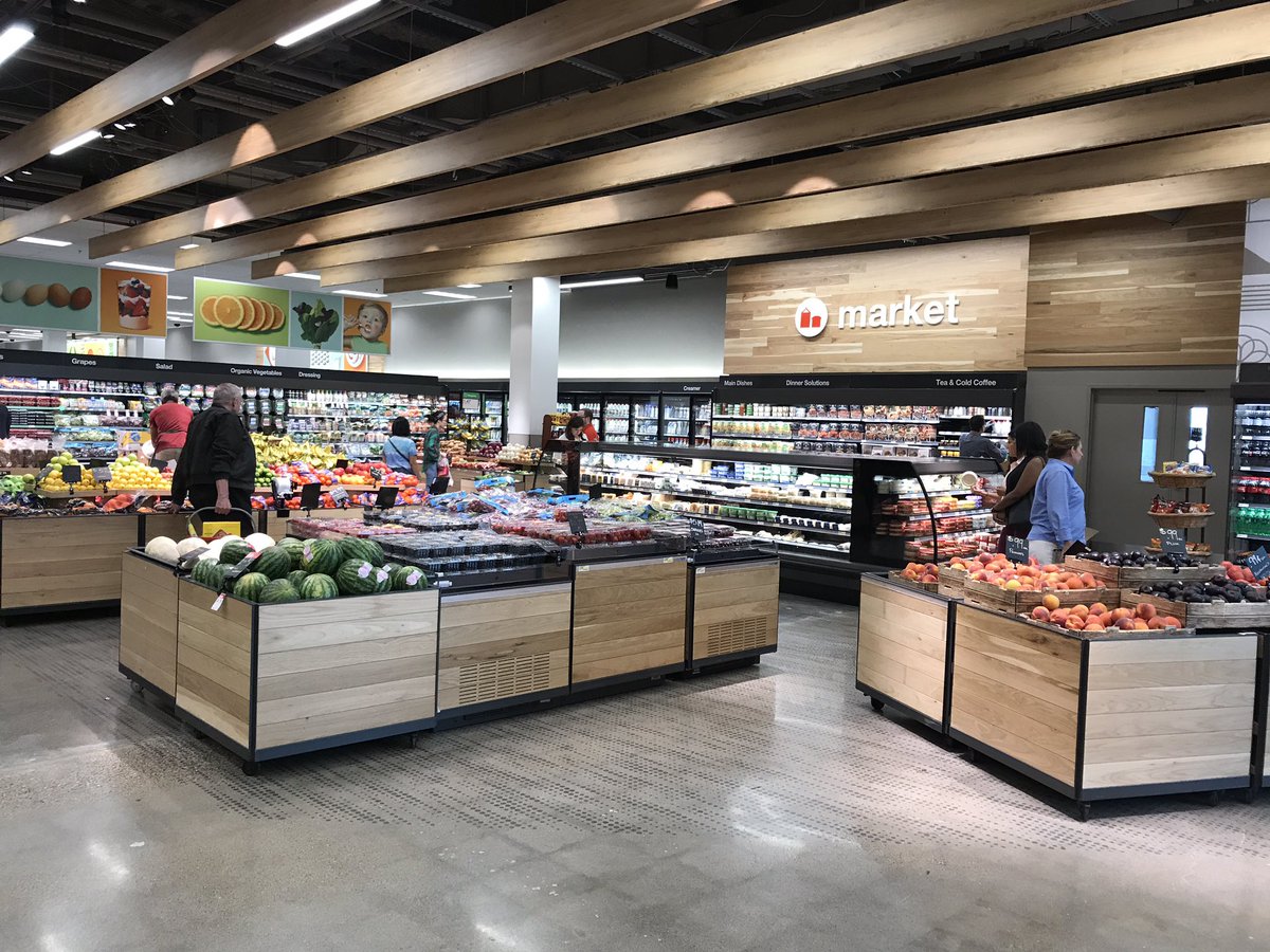 DavidAk85's tweet image. Checked out @Target's big remodel in Minneapolis today. Looking sharp!