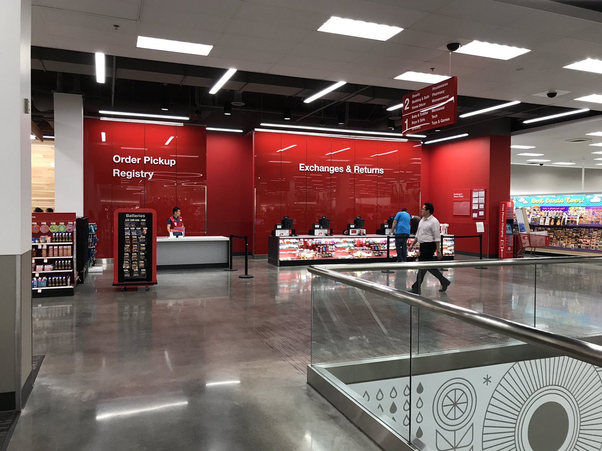 DavidAk85's tweet image. Checked out @Target's big remodel in Minneapolis today. Looking sharp!