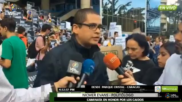 #AlAire <a href="/Nicmerevans/">Nicmer Evans</a>: "debemos organizarnos para luchar contra los de arriba porque son poderosos"  #30Ago ¡#EnVivo! youtube.com/c/vpitvenvivo/…