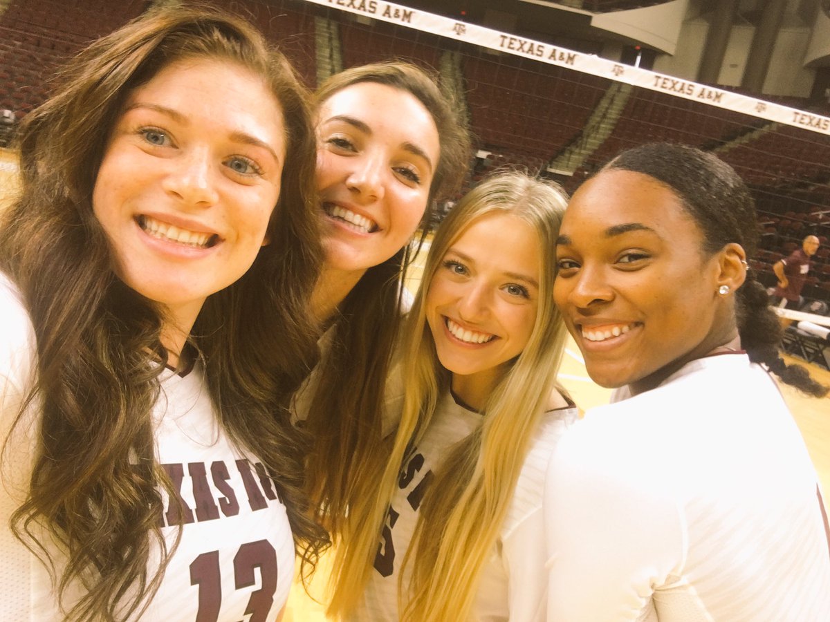 AggieVolleyball's tweet photo. Last class pic for your 2017-2018 seniors 🤓👍 https://t.co/OkwmujsxFR
