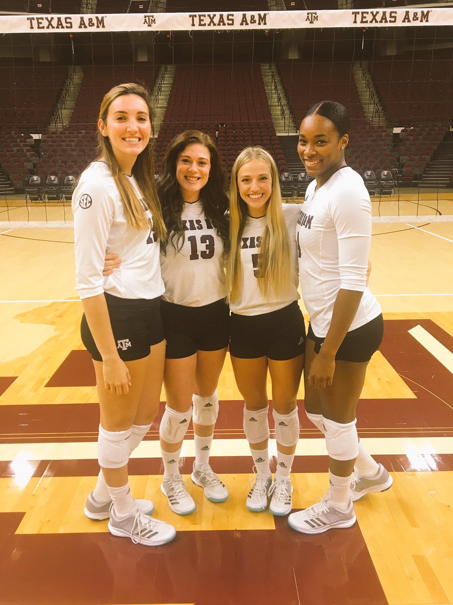 AggieVolleyball's tweet photo. Last class pic for your 2017-2018 seniors 🤓👍 https://t.co/OkwmujsxFR