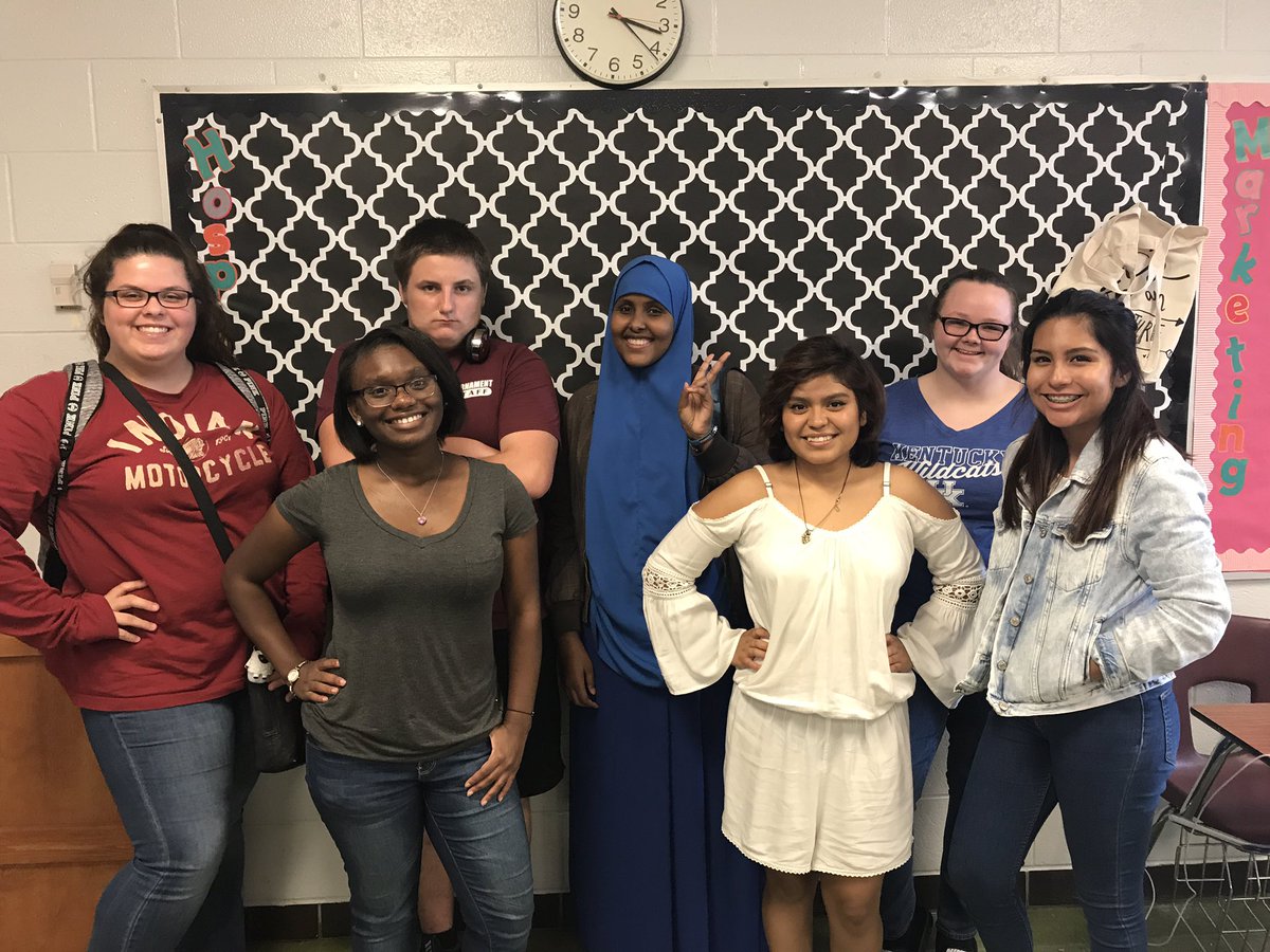 doss_business's tweet photo. #dossfbla officers are #makingitcount #officermeeting @terragreenwell @SampsonPBL https://t.co/HqPYw64Xvo