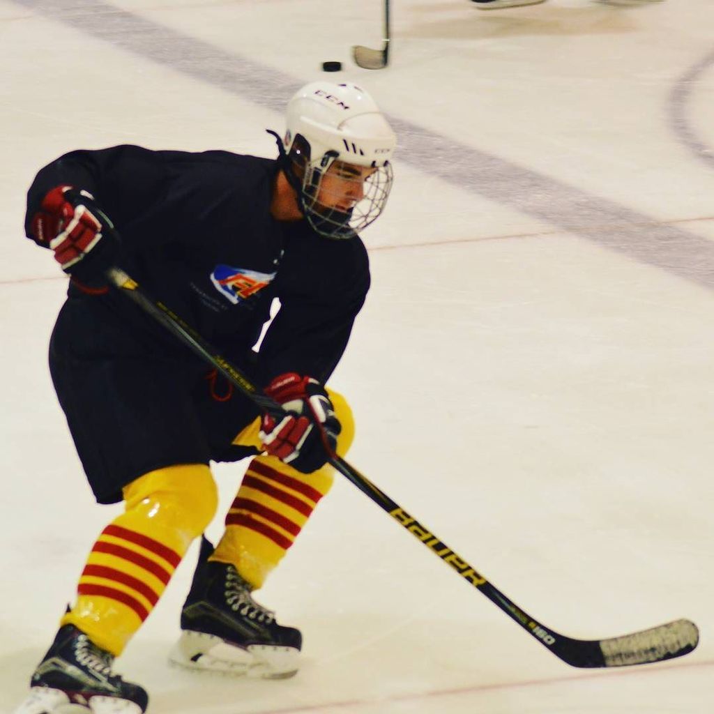 fgmayor's tweet photo. #hockeyhielo #U20 #fedh @fergolonso en Puigcerda https://t.co/HdTpX9MYEK https://t.co/8YXNuvvDzy
