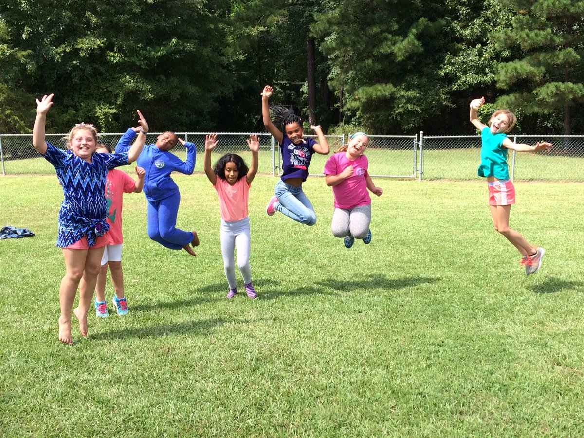DougalSperry's tweet photo. We are jumping for joy in the 4th grade!  #bestyearyet #Dougalsperry #4thgraderocks https://t.co/2duGs4pL1F