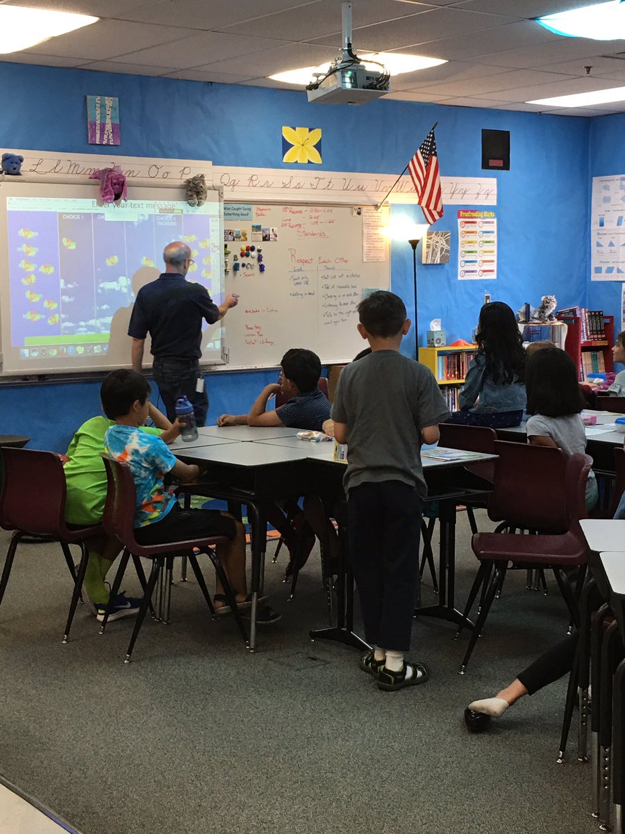 suptdcolosky's tweet photo. West Mercer Elementary #MIFirstDay2017 https://t.co/fyictIyrmI