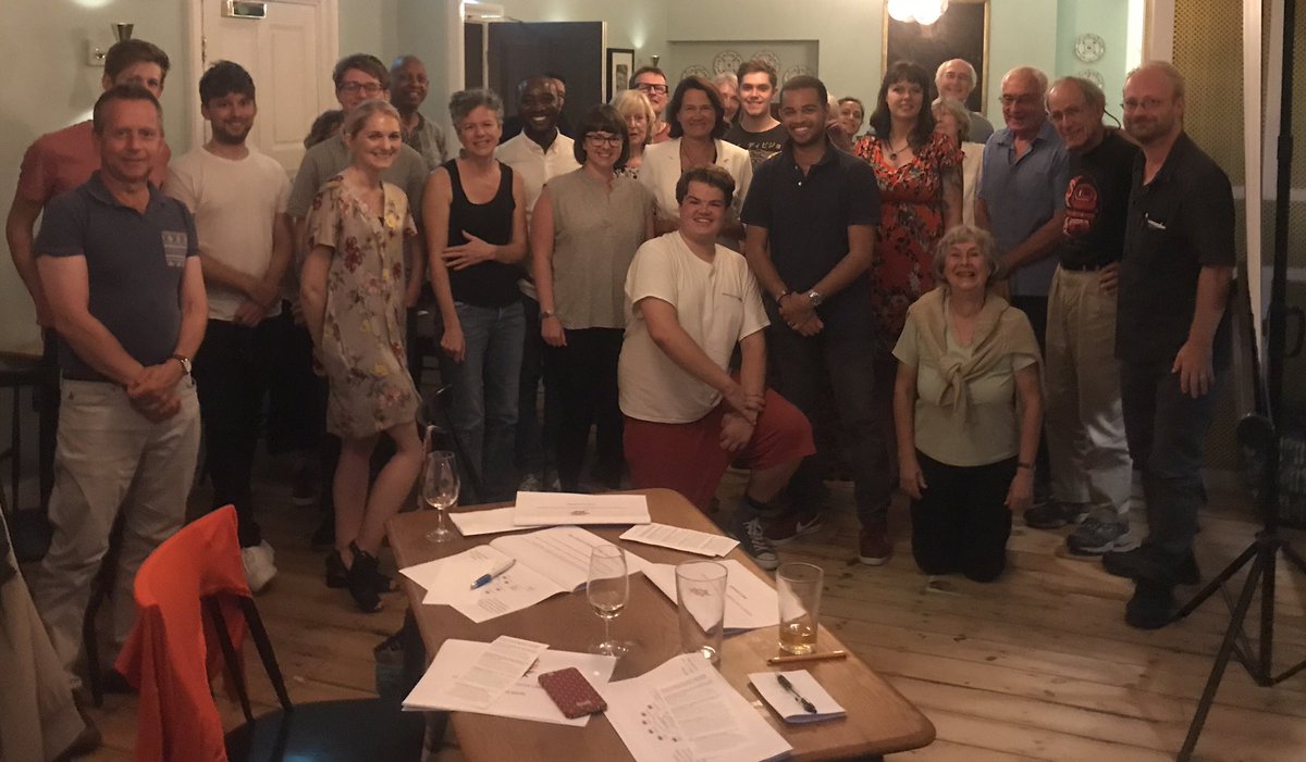 Gr8 evening yesterday to welcome new @LabourHWG members in #Hornsey &amp; #CrouchEnd. Thanks 2 <a href="/CatherineWest1/">Catherine West</a>; and  <a href="/GNRTavern/">The GNR Tavern</a> for hosting us!