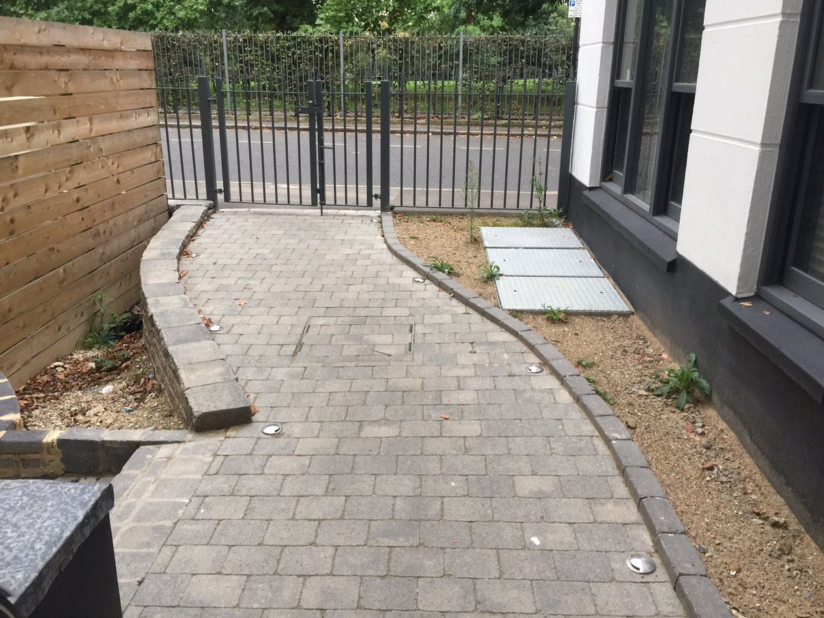 xander26b's tweet photo. @BmorLtd shameful finishing and lack of aftercare on your development #embassyworks https://t.co/bfvE29Dr83