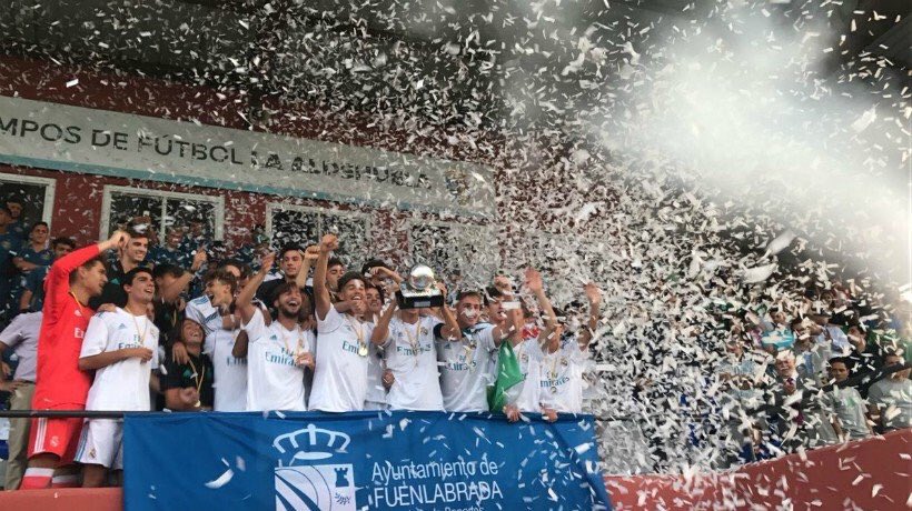 AlvaroBenitoV's tweet photo. CAMPEONES!!!!! 💪🏼🏆🙌🏼⚽️ https://t.co/eDoP29oS0o