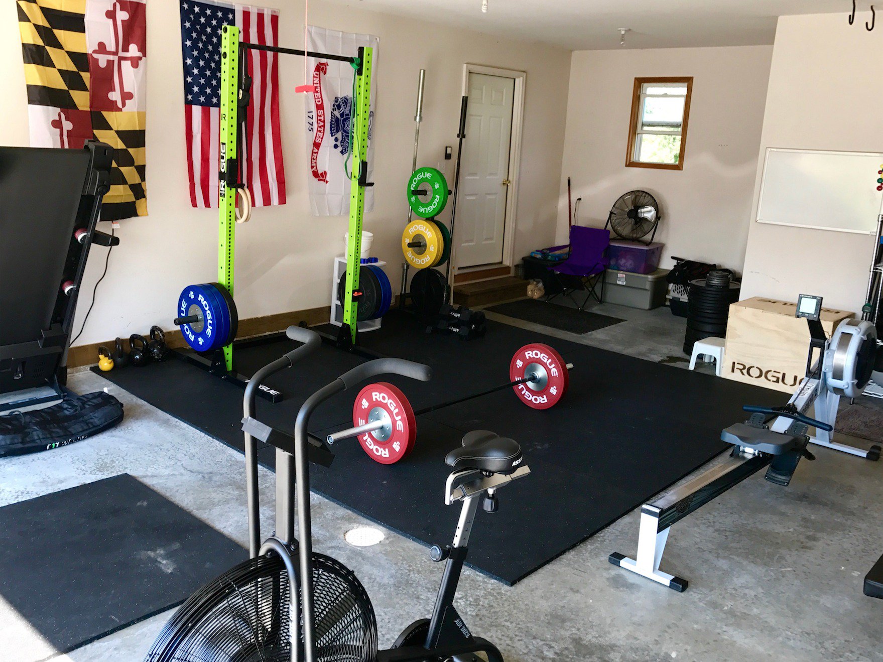 Rogue Fitness on X Garage gym courtesy of Rich Foote https t 52MFnJaqjR https t bSlJcxjjoP X
