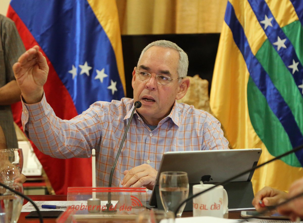 FrnsEdobolivar's tweet photo. #InformeFRNSB Gob. @rangelgomez indicó que la feria agropecuaria promoverá el encuentro familiar e incentivará la producción @fundparqferial https://t.co/tGIc0yQrYI