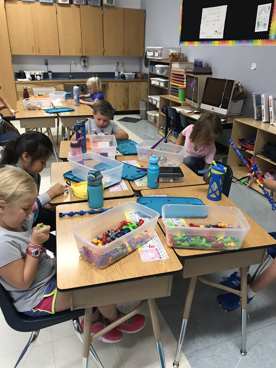 MsBarton_dsisd's tweet photo. Starting our day with STEM boxes is fun!  #bartonsfirsties #iamwses #iamdsisd https://t.co/baKzu1nzD7