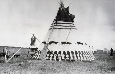 SaugaMuseums's tweet photo. #Sauga we need your #community #volunteer spirit. Learn to raise a Tipi with Elder Mark Philips and @AboriginalPeel https://t.co/zy2sxgW0pK https://t.co/9GIfO8nUEs