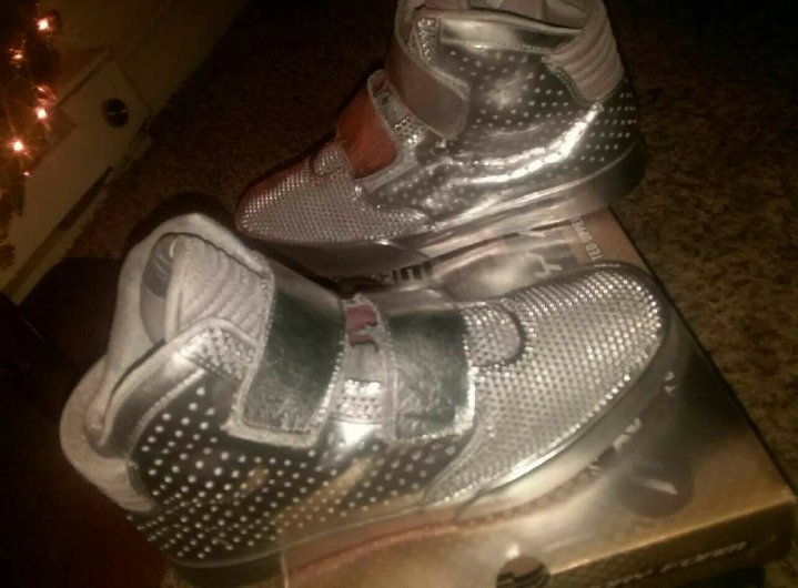 iGsin2's tweet photo. Giving these away #kicks #dope #feetfly just go check out my music and share https://t.co/eYFcLYzWYe https://t.co/xcUrbCU5NI