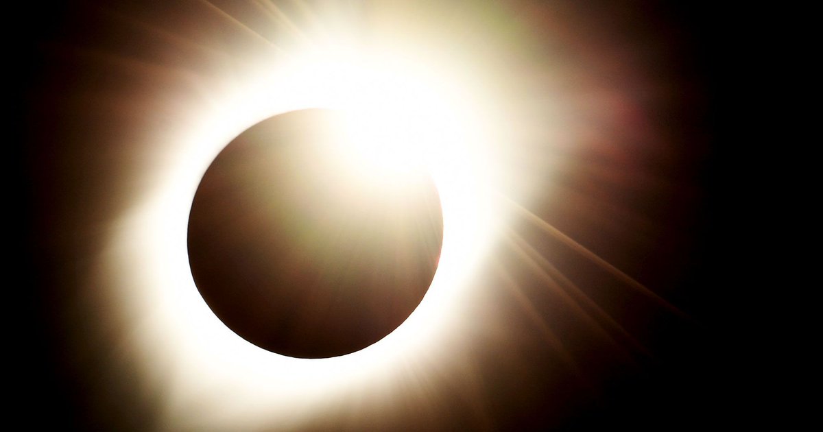 TotalEclipseCAE's tweet photo. This title says it all. We’re super excited that @Refinery29 spent their eclipse experience in Columbia, SC! https://t.co/5eVHWKVHGB https://t.co/7u7M7LCpYk