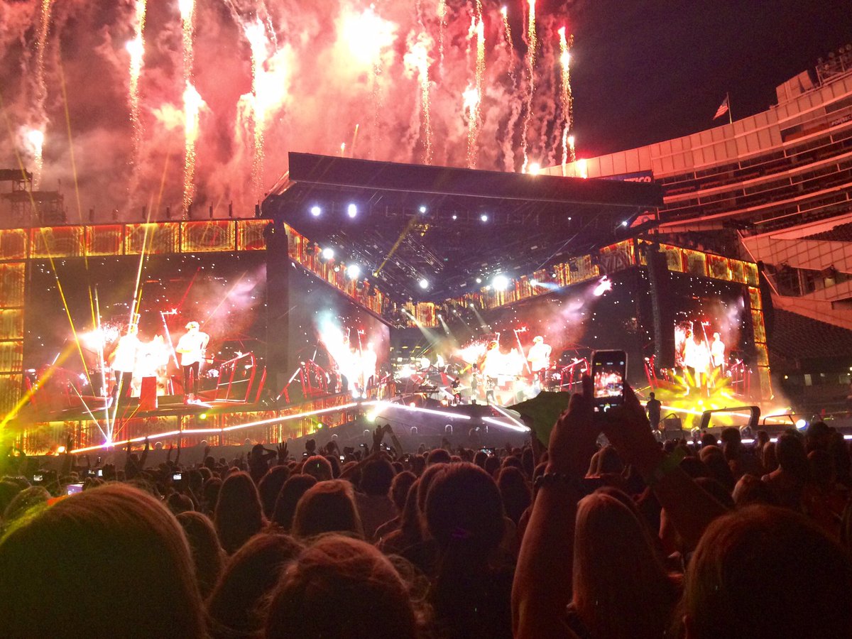 1D_HereToStay's tweet photo. Three years to the day I saw One Direction live for the first time. What a beautiful experience. https://t.co/oICNOTF83E