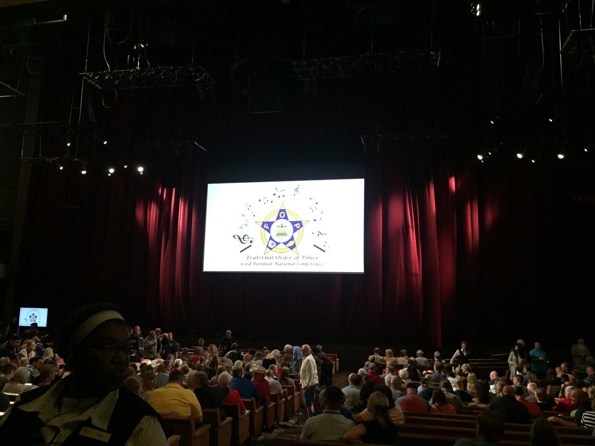 Who would have thunk it...sitting on the main floor of the Grand Ole Opry!!!!