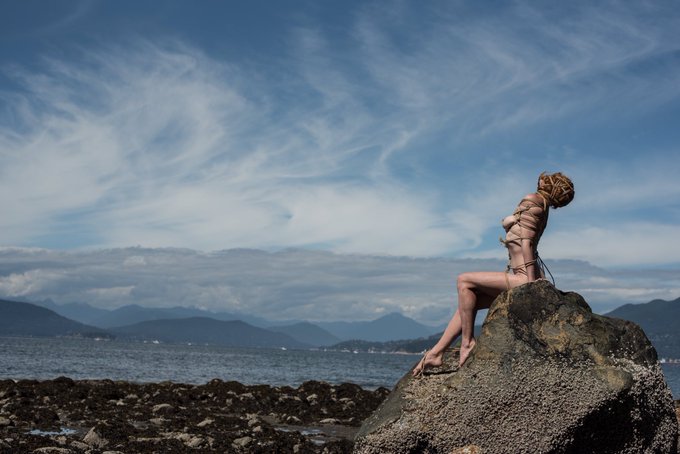 Topography. @SaffronTresses in my @mocojute https://t.co/I5kn0kV5ZW<a class="tags" target="_blank" title="On Twitter" href="/?out=eyJ0eXAiOiJKV1QiLCJhbGciOiJIUzUxMiJ9.eyJpYXQiOjE3MjE1ODUwMjAsImlzcyI6InR3cG9ybnN0YXJzLmNvbSIsIm5iZiI6MTcyMTU4NTAyMCwiZXhwIjoxNzUzMTIxMDIwLCJyZWRpcmVjdF91cmwiOiJodHRwczovL3R3aXR0ZXIuY29tL1NhZmZyb25UcmVzc2VzIn0.N2OuZ-aGDdZncWJsxe3Mtf0HXmcGSs_iHdj8FruXPTMWJALYNTsSkY8YyKXrFp940Sa3uQkLYqKGfLCctYy4XQ">@SaffronTresses</a><a class="tags" target="_blank" title="On Twitter" href="/?out=eyJ0eXAiOiJKV1QiLCJhbGciOiJIUzUxMiJ9.eyJpYXQiOjE3MjE1ODUwMjAsImlzcyI6InR3cG9ybnN0YXJzLmNvbSIsIm5iZiI6MTcyMTU4NTAyMCwiZXhwIjoxNzUzMTIxMDIwLCJyZWRpcmVjdF91cmwiOiJodHRwczovL3R3aXR0ZXIuY29tL21vY29qdXRlIn0.lN8KvqXkTkGSGjgy4vtE3_yaF4_l2RZSuHCkMmdRHdAfnnh2WnN_blayoLo4u-Lce4tfZ2TGxBn_GpyGjV736w">@mocojute</a><a href="/tag/birdhausto"class="tags"><span>#birdhausto</span></a>