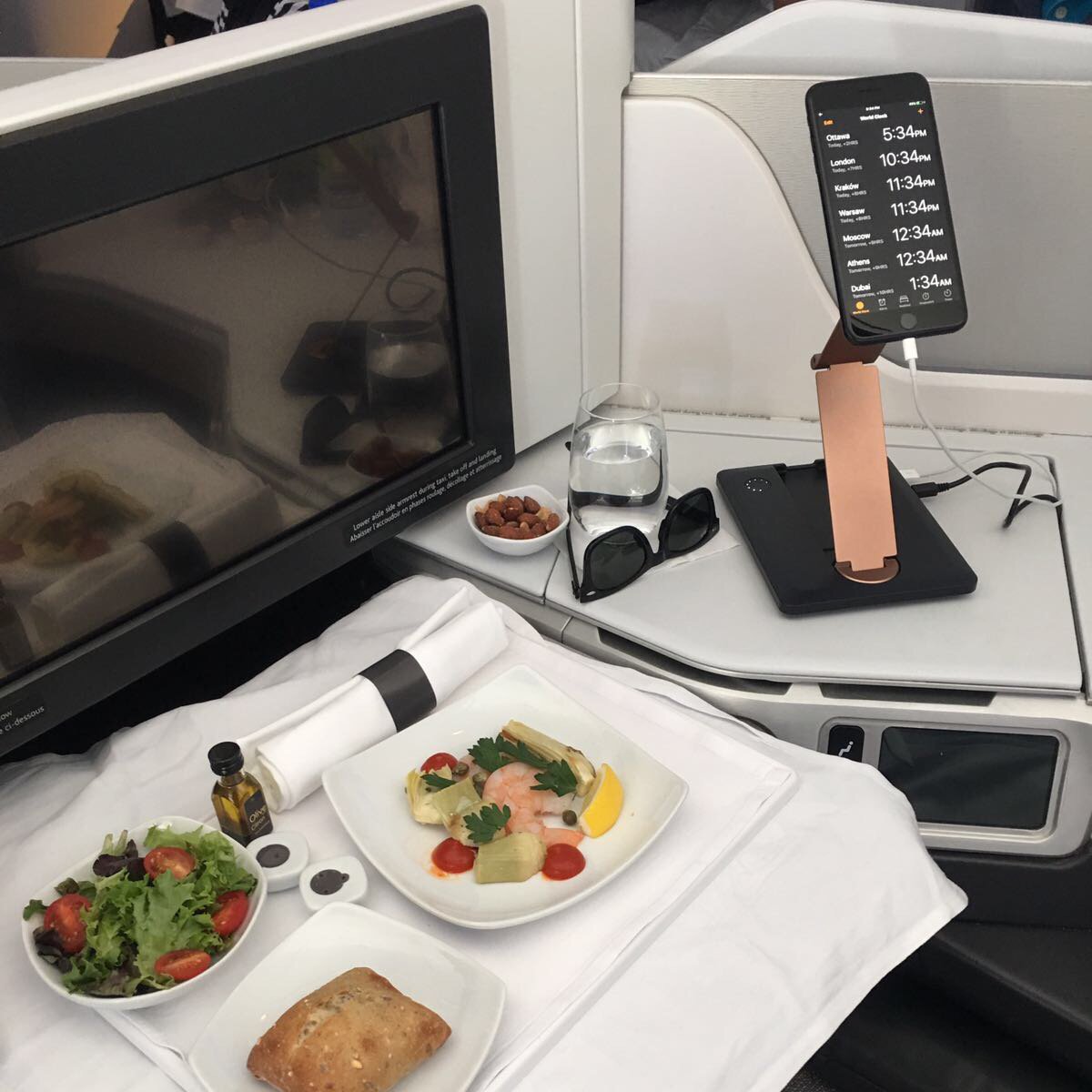 theollishop's tweet photo. Give your smartphone the first class treatment with OLLI, a magnetic aluminum smartphone caddy with USB power bank. https://t.co/cLdUudNypX https://t.co/5De9dMscVL