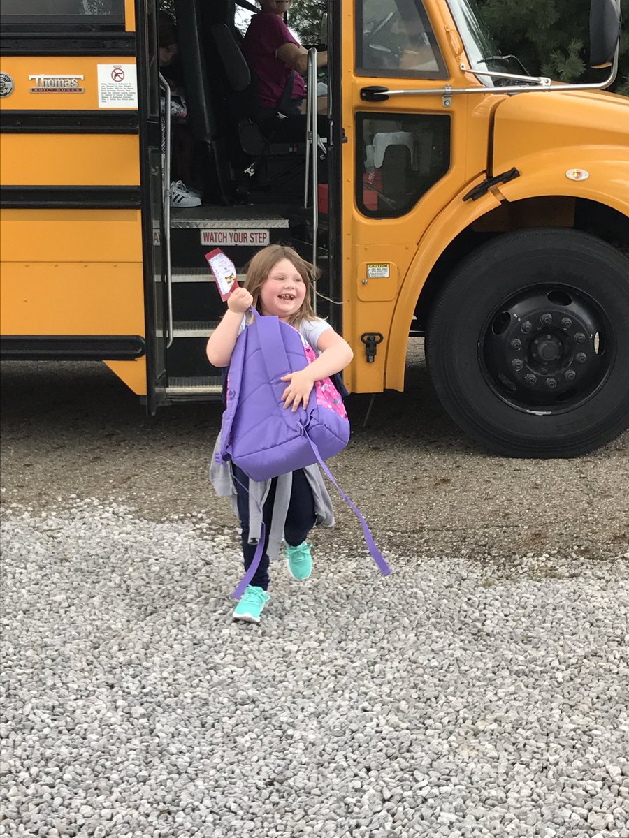 AmandaT624's tweet photo. All smiles coming home from her 2nd day! @JoleneReese17 @CPS44255 https://t.co/Qrqs3B86Dq