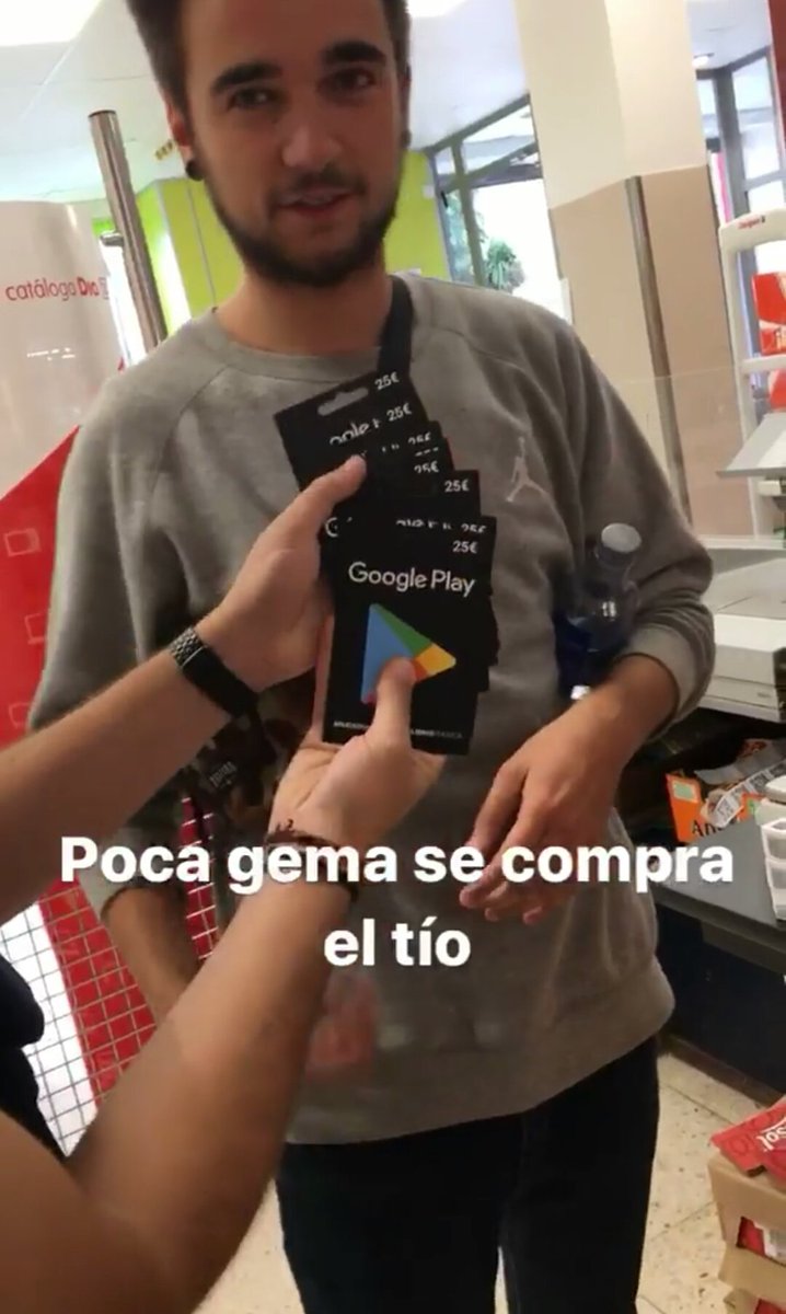 RoyaleRedBull's tweet photo. Por cierto, que sepais que tenemos gemero oficial del Clan, para los interesados que preguntan quien es 🤔👇 https://t.co/7c8cIkf5QF