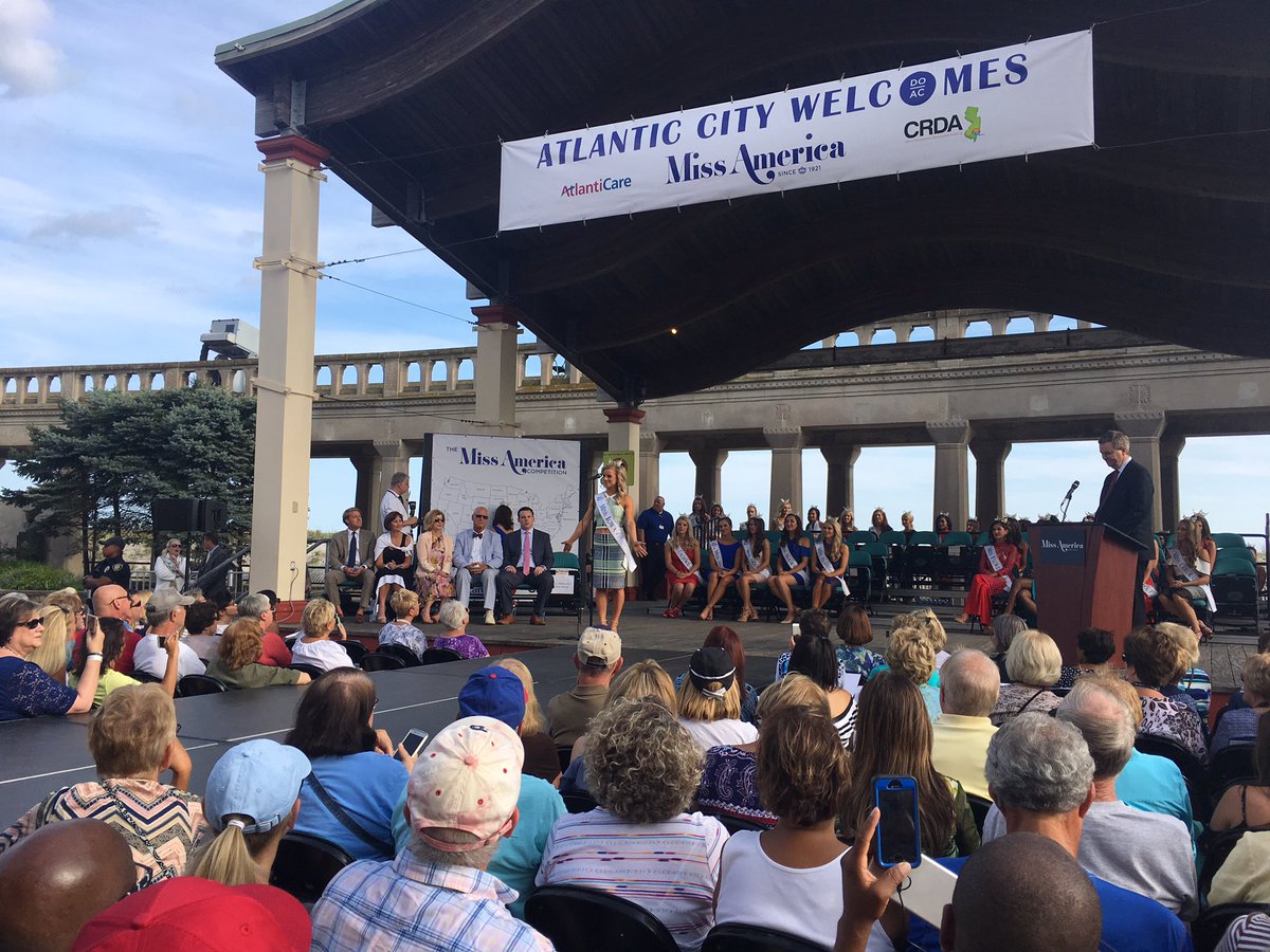 "Ladies Who Lift" is <a href="/MissAmericaIA/">Miss Iowa</a> 'a platform
