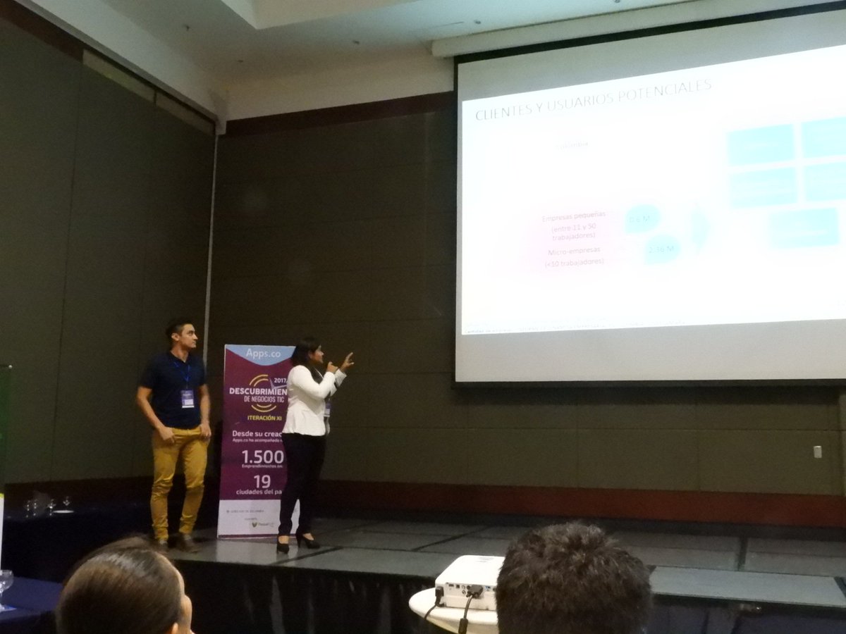 ParquesoftMet's tweet photo. En este momento el equipo de #Hiwork presenta su idea TIC en el #KickOffAppsCo tenemos el reto de convertirla en una empresa exitosa @AppsCo https://t.co/PwvPLeP2hp