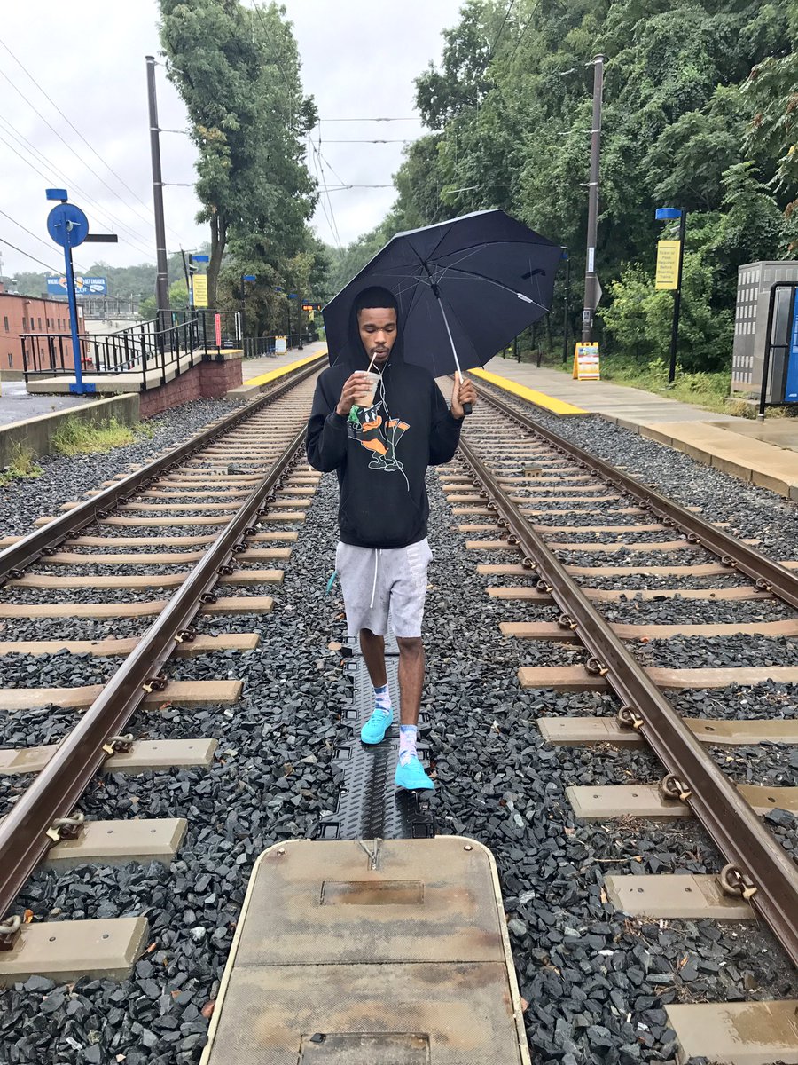 LarryL3g3nd3's tweet photo. .#m2c #ClipperMill #WalkingInTheRain #Lacronic #Artifact #LightRail #perspective #Baltimore #WednesdayWisdom #iPhone7 @mar2cool @awaytodress https://t.co/86forcEBlY