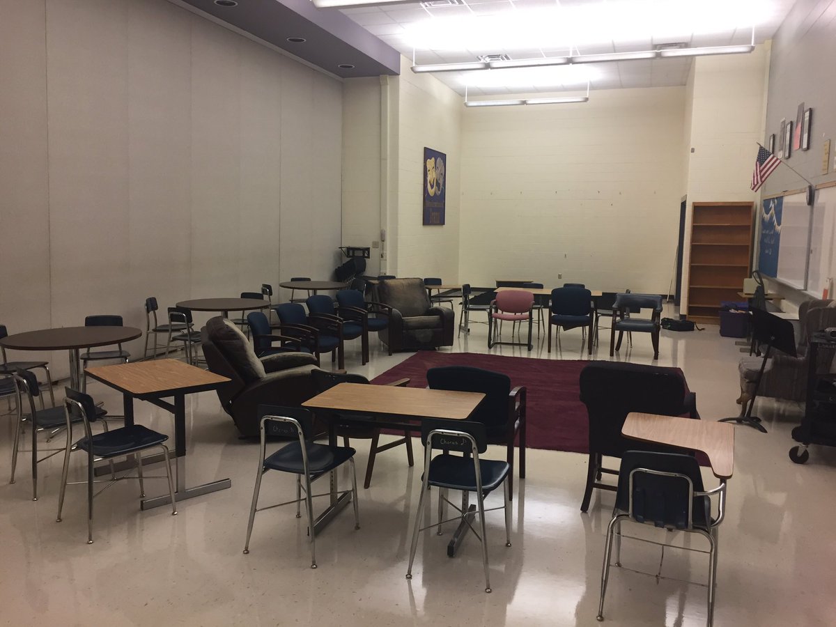 MBKdrama's tweet photo. Getting it all ready. #theateratthebrook https://t.co/6VFqba8qrt
