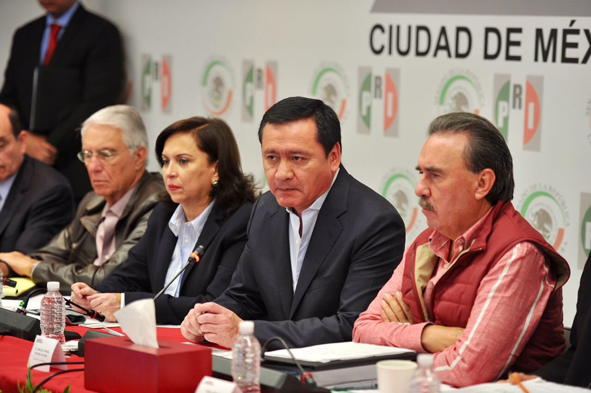 AnaLiliaHerrera's tweet photo. Para la clausura de los trabajos de nuestra #XIPlenariaPRI recibimos al secretario @osoriochong @SEGOB_mx https://t.co/6GjbvmgorG